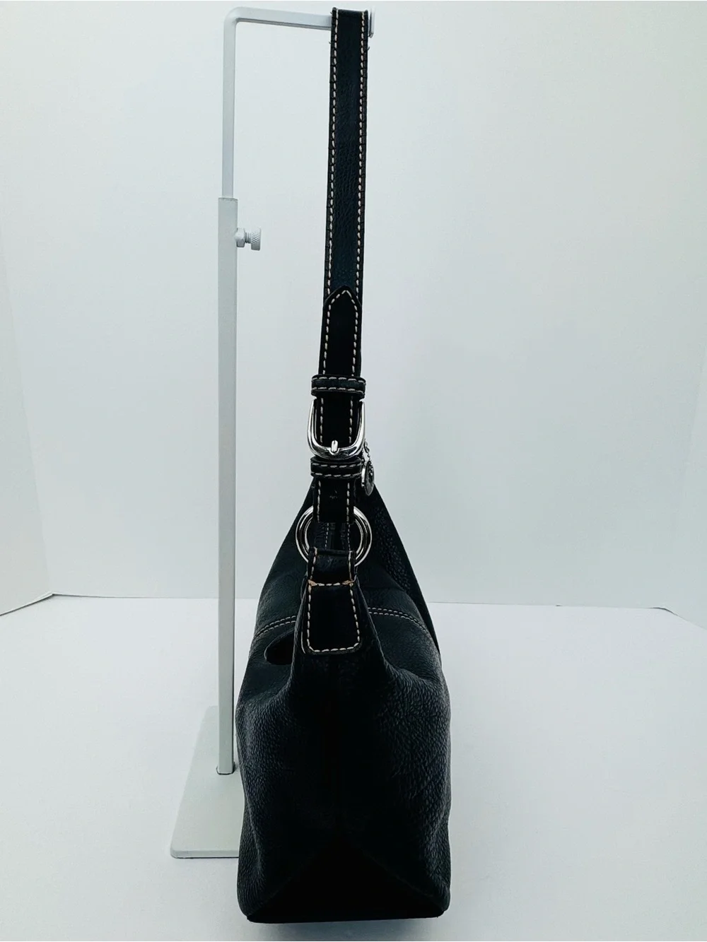 The Sak Baggett hobo. Pebbled leather. Silver-tone hardware. Slouchy Y2K style